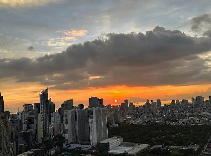 Apartment Homestyle Rare Find Corner With 2 Balconies In The Gramercy Residences *