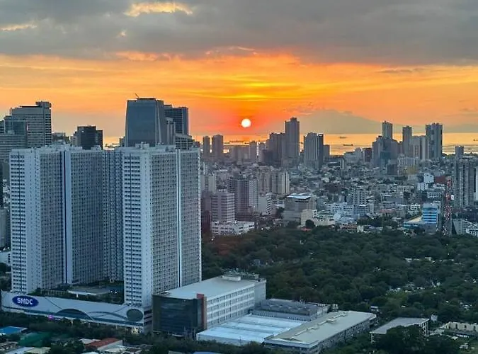 Homestyle Rare Find Corner With 2 Balconies In The Gramercy Residences Apartment *